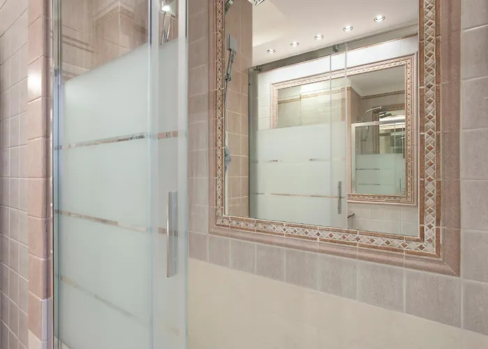 Apartment Appia Luxe - A Poche Fermate Del Centro